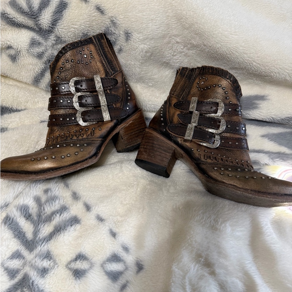Freebird by Steven Brown Ankle Boots with Silver Accents - Picture 3 of 8